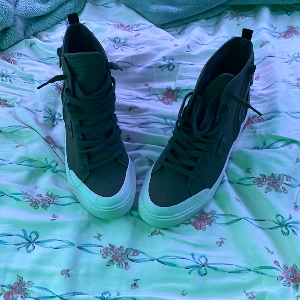 Green casual shoes